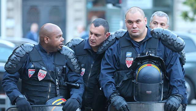 В Париже подозреваемой в связи с ИГ предъявили обвинения