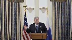 Посол США в России Джон Теффт. Архивное фото Посол США в России Джон Теффт. Архивное фото