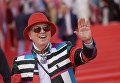 Модельер Вячеслав Зайцев перед началом церемонии закрытия 38-го Московского международного кинофестиваля Модельер Вячеслав Зайцев перед началом церемонии закрытия 38-го Московского международного кинофестиваля