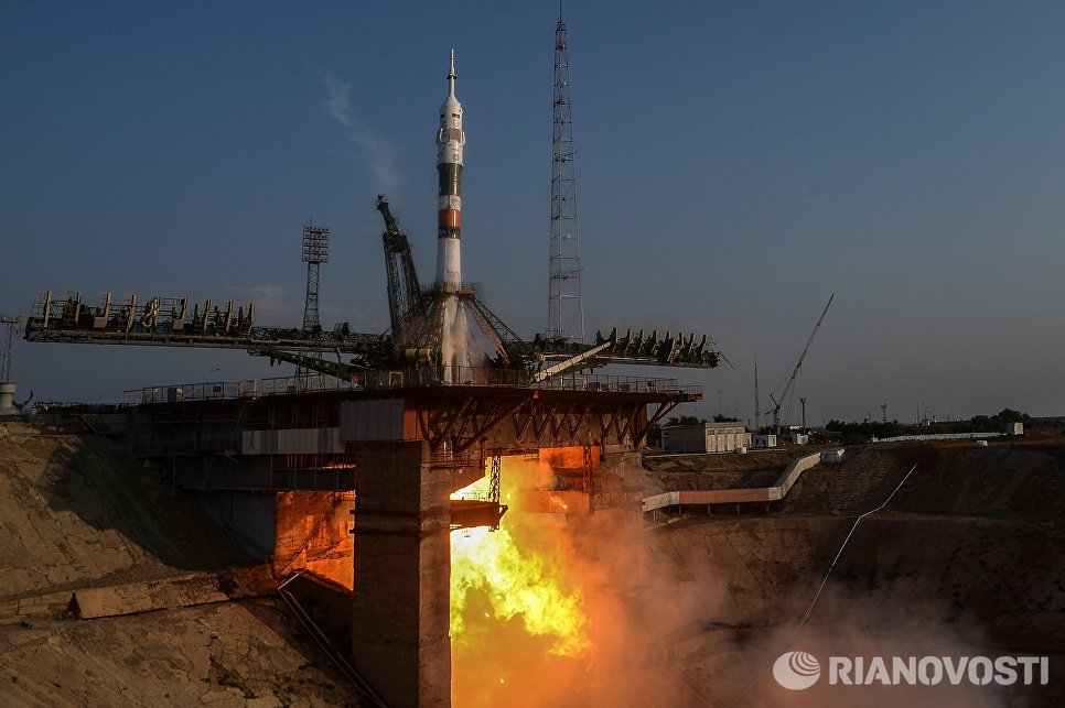 Старт ракеты-носителя Союз-ФГ с транспортным пилотируемым кораблем Союз МС с космодрома Байконуррома Байконур Старт ракеты-носителя Союз-ФГ с транспортным пилотируемым кораблем Союз МС с космодрома Байконуррома Байконур