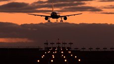 Самолет Airbus A320 авиакомпании Аэрофлот заходит на посадку в международном аэропорту Шереметьево. Архивное фото Самолет Airbus A320 авиакомпании Аэрофлот заходит на посадку в международном аэропорту Шереметьево. Архивное фото