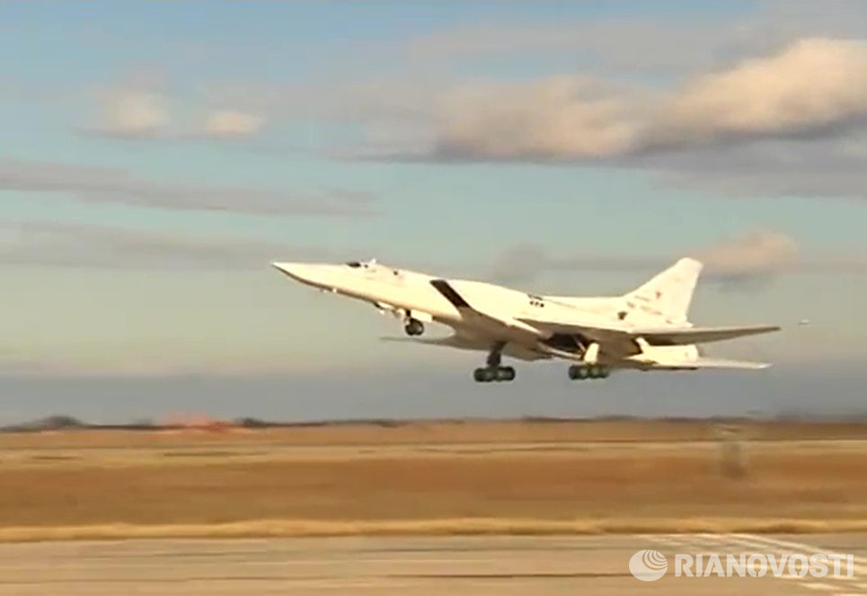 Удар бомбардировщиков Ту-22 по объектам ИГ в районах Пальмиры Удар бомбардировщиков Ту-22 по объектам ИГ в районах Пальмиры