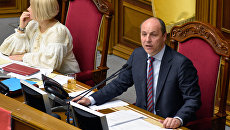 Первый заместитель председателя Верховной Рады Украины Андрей Парубий на заседании Верховной Рады Украины в Киеве. Май 2016 года Первый заместитель председателя Верховной Рады Украины Андрей Парубий на заседании Верховной Рады Украины в Киеве. Май 2016 года