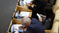 Депутаты на пленарном заседании Государственной Думы РФ. Архивное фото Депутаты на пленарном заседании Государственной Думы РФ. Архивное фото