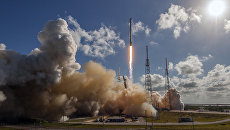 Запуск ракеты-носителя Falcon 9. Архивное фото Запуск ракеты-носителя Falcon 9. Архивное фото
