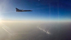 Дальний бомбардировщик ВКС РФ Ту-22М3 во время нанесения бомбовых авиаударов по объектам ИГ в провинциях Алеппо, Дейр-эз-Зор и Идлиб в Сирии Дальний бомбардировщик ВКС РФ Ту-22М3 во время нанесения бомбовых авиаударов по объектам ИГ в провинциях Алеппо, Дейр-эз-Зор и Идлиб в Сирии