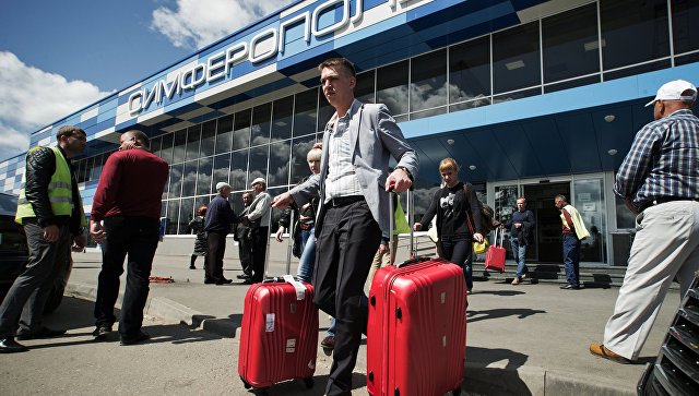 Летевший в Красноярск лайнер вернулся в Крым из-за неполадок в двигателе