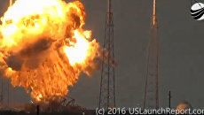 Взрыв ракеты Falcon 9 на стартовой площадке SpaceX на космодроме на мысе Канаверал Взрыв ракеты Falcon 9 на стартовой площадке SpaceX на космодроме на мысе Канаверал
