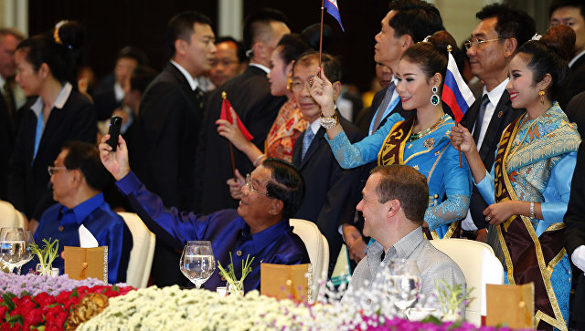 Медведев подписал соглашение об отмене виз в Лаос