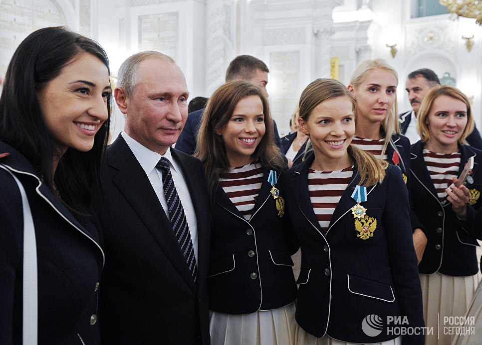 Президент РФ Владимир Путин на торжественном приеме в Кремле после вручения наград победителям и призерам Олимпийских игр в Рио-де-Жанейро