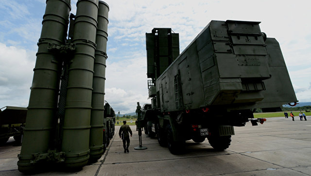 ЗРК С-400 "Триумф" заступили на опытно-боевое дежурство