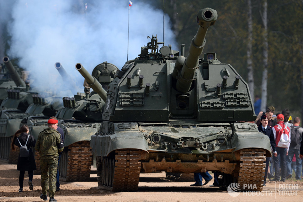 Военнослужащие на открытии Международного военно-технического форума АРМИЯ-2016