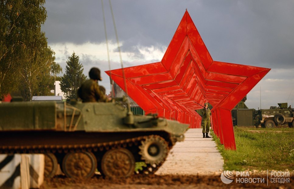 Во время демонстрационного показа военной техники на полигоне Алабино на Международном военно-техническом форуме АРМИЯ-2016 Во время демонстрационного показа военной техники на полигоне Алабино на Международном военно-техническом форуме АРМИЯ-2016