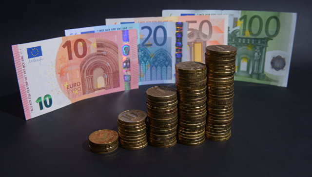 Официальный курс евро на четверг вырос на 37 копеек 
