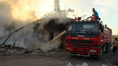 На месте обстрела гуманитарного конвоя ООН в городе Урум аль-Кубра недалеко от Алеппо. Архивное фото На месте обстрела гуманитарного конвоя ООН в городе Урум аль-Кубра недалеко от Алеппо. Архивное фото