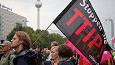 Акция протеста против соглашения о трансатлантической торговле (TTIP). Архивное фото Акция протеста против соглашения о трансатлантической торговле (TTIP). Архивное фото