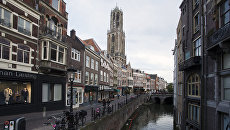 Старый канал Аудеграхт (Oudegracht) в Утрехте. Архивное фото Старый канал Аудеграхт (Oudegracht) в Утрехте. Архивное фото