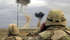 Американские военные наблюдают за уничтожением оружия и боеприпасов, захваченных у талибов Американские военные наблюдают за уничтожением оружия и боеприпасов, захваченных у талибов