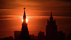 Вид на одну из башен Кремля в Москве. Архивное фото Вид на одну из башен Кремля в Москве. Архивное фото