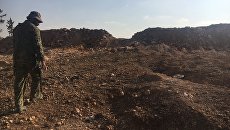 Боец сирийской армии на высоте, где расположена часть ПВО. Архивное фото Боец сирийской армии на высоте, где расположена часть ПВО. Архивное фото