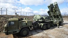 Зенитный ракетный комплекс Триумф С-400 во время несения боевого дежурства в Московской области Зенитный ракетный комплекс Триумф С-400 во время несения боевого дежурства в Московской области