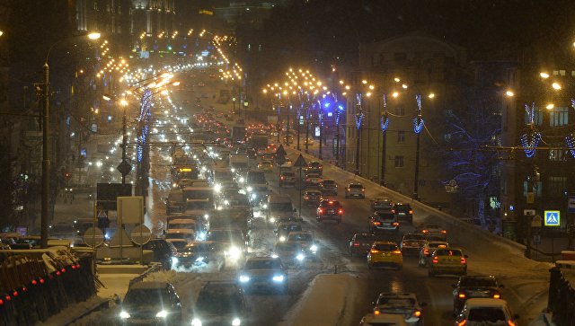 Пробки на дорогах Москвы из-за снегопада достигли 9 баллов