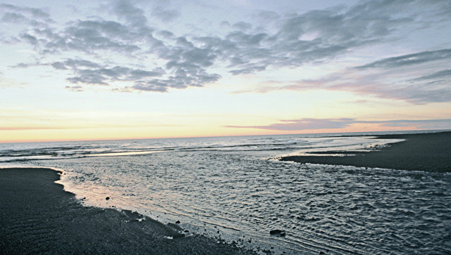 Закат на побережье Охотского моря. Архивное фото