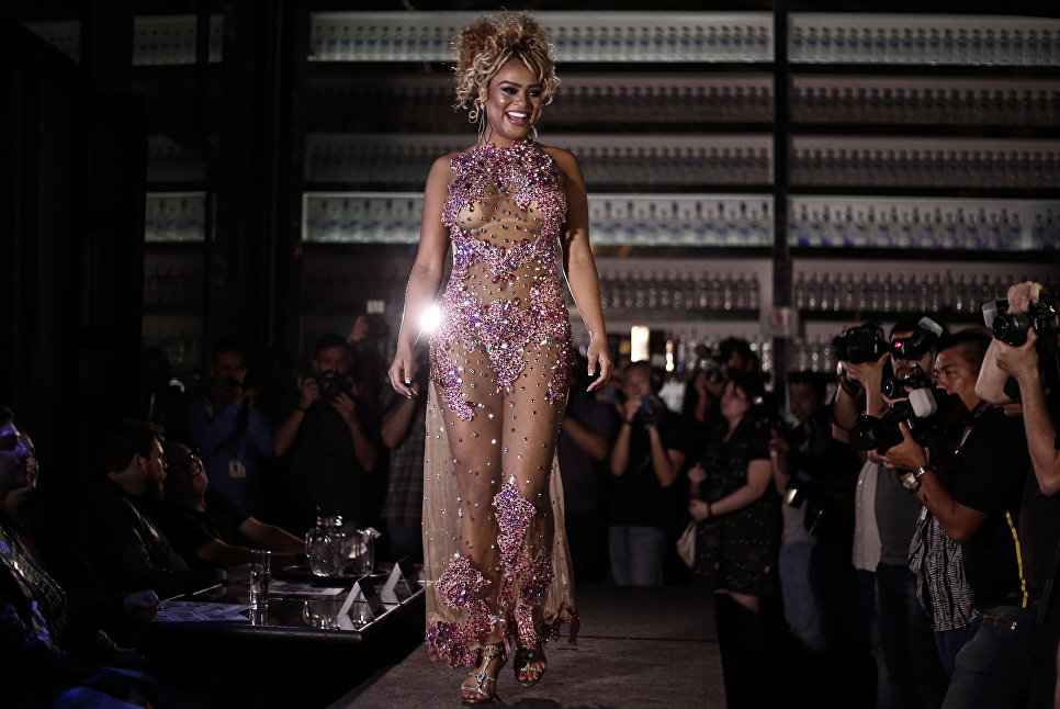 Победительница прошлогоднего конкурса Мисс Бум-Бум 2015 в Сан-Паулу, Бразилия