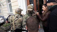 Сотрудники ФСБ доставили украинских диверсантов в Ленинский районный суд Севастополя Сотрудники ФСБ доставили украинских диверсантов в Ленинский районный суд Севастополя