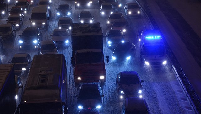 На дорогах Москвы за сутки произошло около 900 аварий