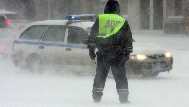 Алтайские спасатели вытащили из снежного плена на трассе 9 человек
