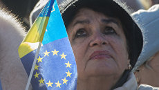 Участница акции сторонников евроинтеграции Украины Народное вече на площади Независимости в Киеве. Архивное фото Участница акции сторонников евроинтеграции Украины Народное вече на площади Независимости в Киеве. Архивное фото