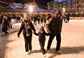 Посетители на открытии 11-ого сезона ГУМ-Катка на Красной площади в Москве Посетители на открытии 11-ого сезона ГУМ-Катка на Красной площади в Москве
