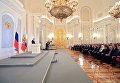 Президент РФ Владимир Путин выступает с ежегодным посланием Федеральному Собранию в Георгиевском зале Кремля. 1 декабря 2016 Президент РФ Владимир Путин выступает с ежегодным посланием Федеральному Собранию в Георгиевском зале Кремля. 1 декабря 2016