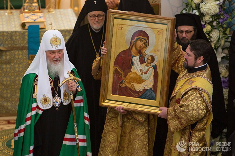Патриарх Московский и всея Руси Кирилл совершает освящение и службу в Троицком кафедральном соборе при Русском духовно-культурном центре в рамках своего визита в Париж Патриарх Московский и всея Руси Кирилл совершает освящение и службу в Троицком кафедральном соборе при Русском духовно-культурном центре в рамках своего визита в Париж