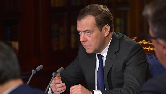 Медведев прокомментировал реструктуризацию концерна "Тракторные заводы"