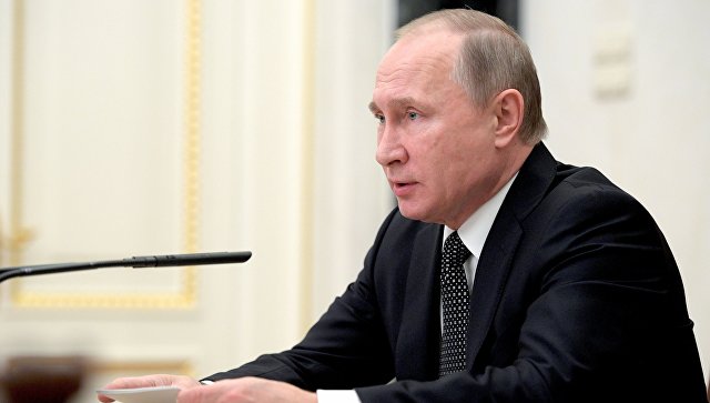 Путин призвал превентивно реагировать на риски для экономики