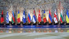 Флаги стран-участниц Организации черноморского экономического сотрудничества. Архивное фото Флаги стран-участниц Организации черноморского экономического сотрудничества. Архивное фото