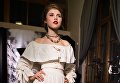 Модель демонстрирует одежду на открытии выставки I love Chanel. Частные коллекции Модель демонстрирует одежду на открытии выставки I love Chanel. Частные коллекции
