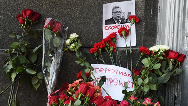 запад, мировая политика, страны запада, андрей карлов, пропаганда сми, посол россии Цветы у здания министерства иностранных дел РФ в связи с гибелью посла России в Турции Андрея Карлова. 20 декабря 2016