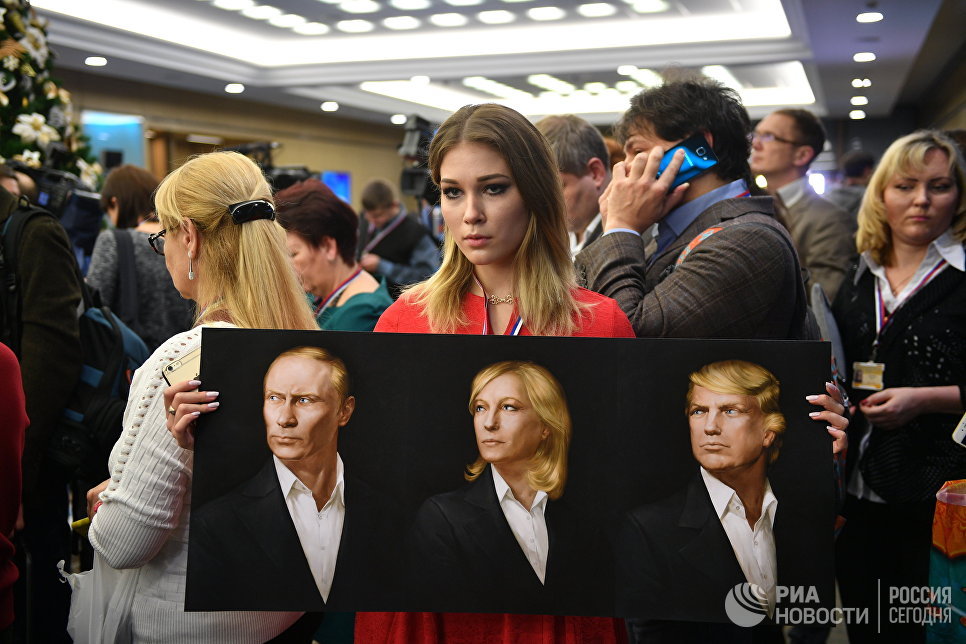 Журналисты перед началом двенадцатой большой ежегодной пресс-конференции президента РФ Владимира Путина в Центре международной торговли на Красной Пресне