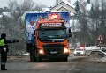 Автомобиль с главной новогодней ёлкой, которую установят на Соборной площади в Московском Кремле Автомобиль с главной новогодней ёлкой, которую установят на Соборной площади в Московском Кремле