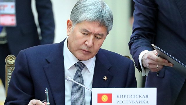 Атамбаев ознакомился с мерами по защите прав граждан Киргизии за рубежом