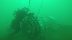 Работа водолазов МЧС РФ по поиску под водой и подъему фрагментов Ту-154 Работа водолазов МЧС РФ по поиску под водой и подъему фрагментов Ту-154