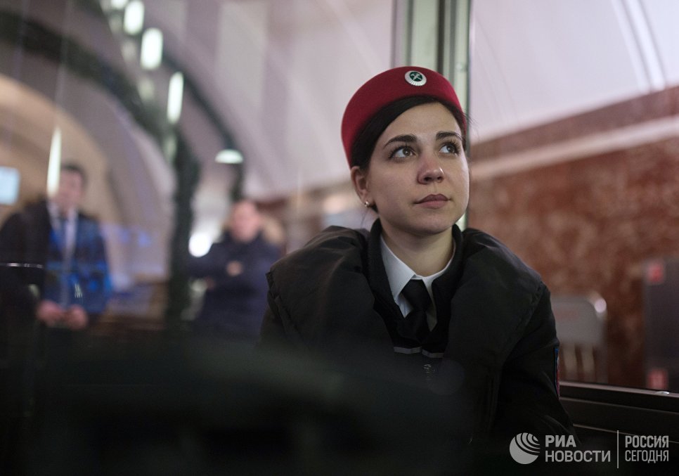 Диспетчер эскалатора на станции метро Фрунзенская Диспетчер эскалатора на станции метро Фрунзенская