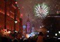 Праздничный салют во время празднования Нового года в Москве Праздничный салют во время празднования Нового года в Москве