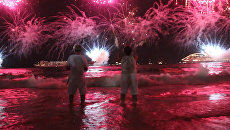 Салюты, новогодние купания и праздничные шоу – как в мире встретили 2017 год Салюты, новогодние купания и праздничные шоу – как в мире встретили 2017 год