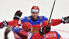 Игрок сборной России Сергей Мозякин (в центре). Архивное фото Игрок сборной России Сергей Мозякин (в центре). Архивное фото