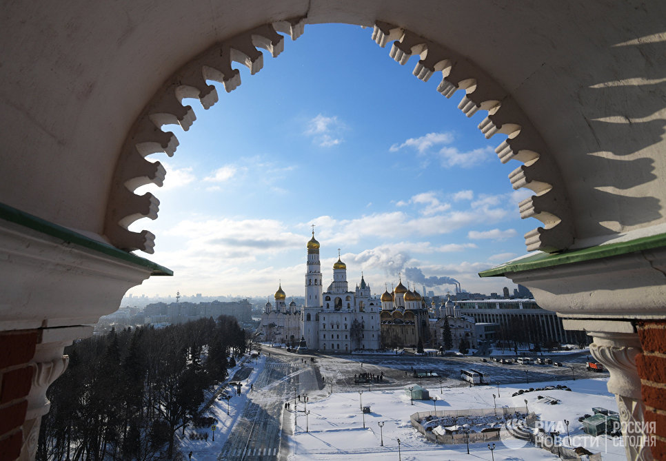Московский Кремль (вид со Спасской башни) Московский Кремль (вид со Спасской башни)