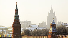 Московский Кремль и здание МИД. Архивное фото Московский Кремль и здание МИД. Архивное фото